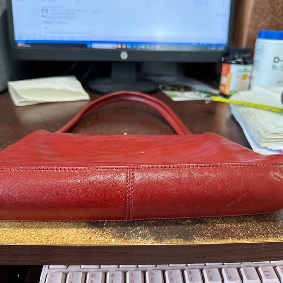 Elegant Red Leather Handbag. Used condition - Picture 13 of 14